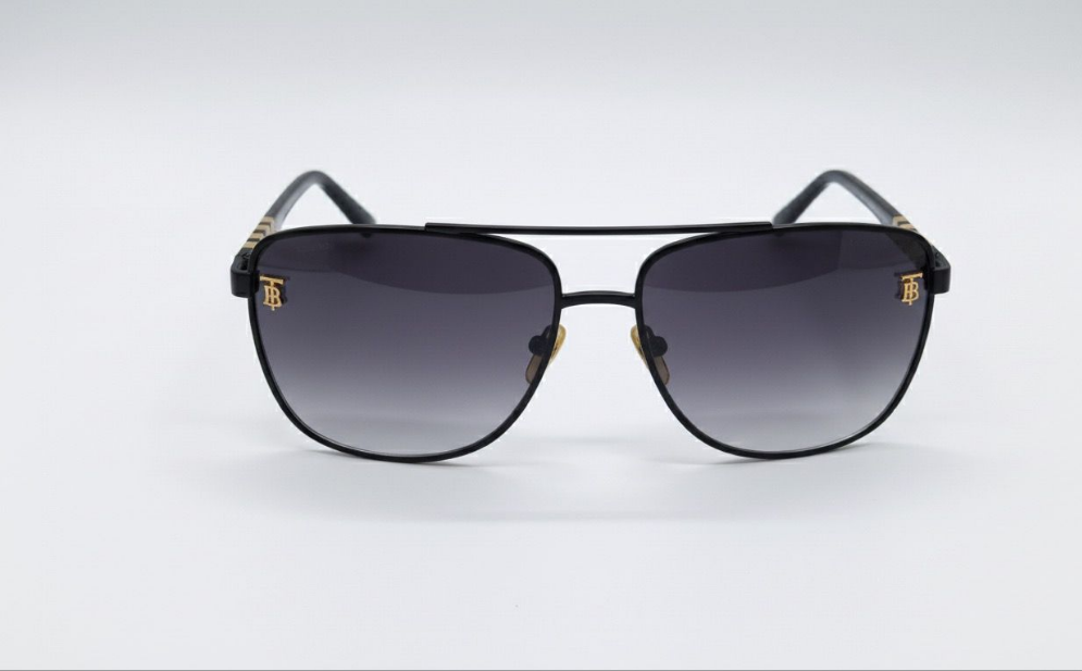 "Luxury Avi-ator Sunglasses with Gold Accents – Gradient Black Lens"
